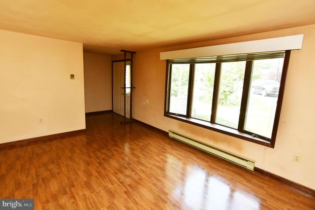 2111 SHAWN DR, Middletown, VA 22645