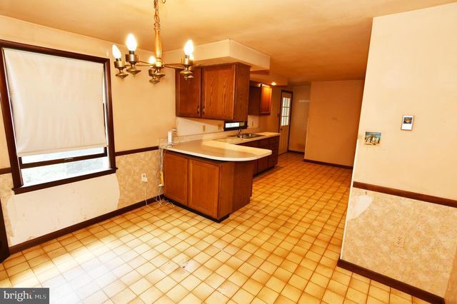 2111 SHAWN DR, Middletown, VA 22645