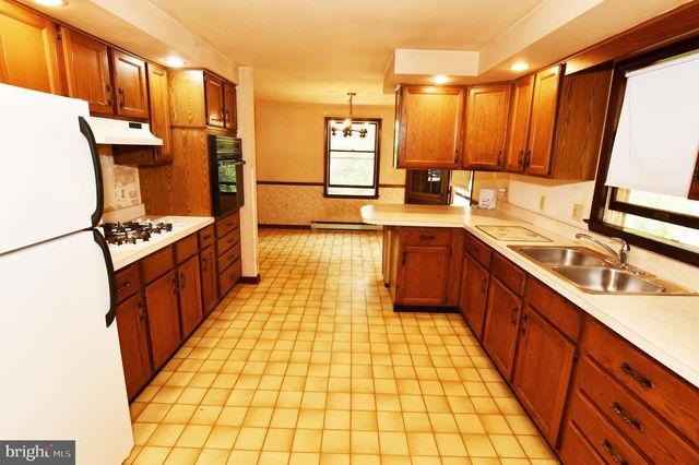 2111 SHAWN DR, Middletown, VA 22645