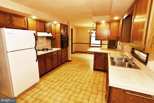 2111 SHAWN DR, Middletown, VA 22645