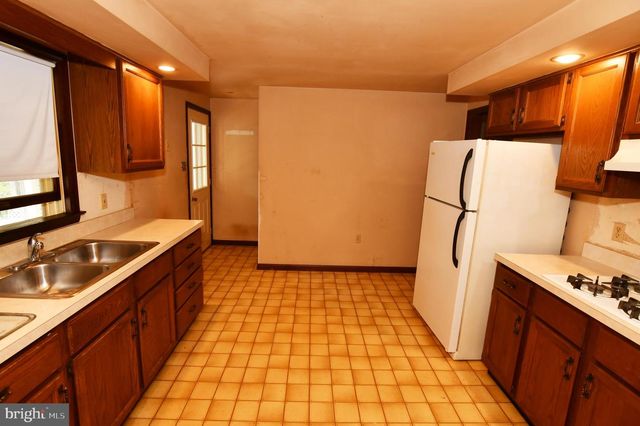 2111 SHAWN DR, Middletown, VA 22645