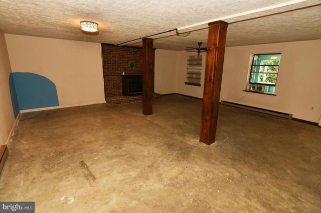 2111 SHAWN DR, Middletown, VA 22645