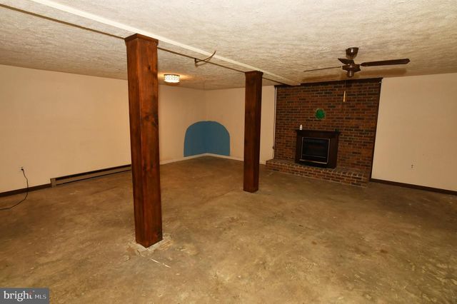 2111 SHAWN DR, Middletown, VA 22645