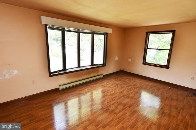 2111 SHAWN DR, Middletown, VA 22645