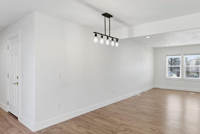 1255 E Bonaire Drive, Springfield, MO 65803