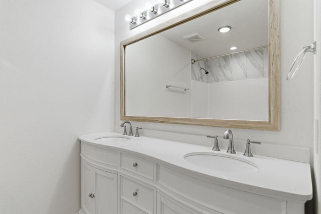 1255 E Bonaire Drive, Springfield, MO 65803