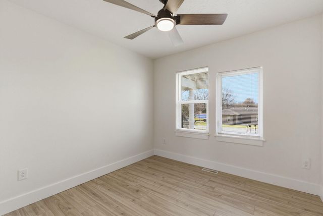 1255 E Bonaire Drive, Springfield, MO 65803