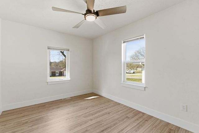 1255 E Bonaire Drive, Springfield, MO 65803