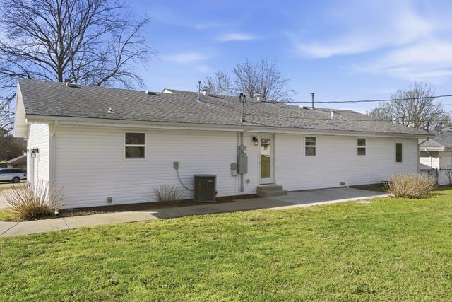 1255 E Bonaire Drive, Springfield, MO 65803