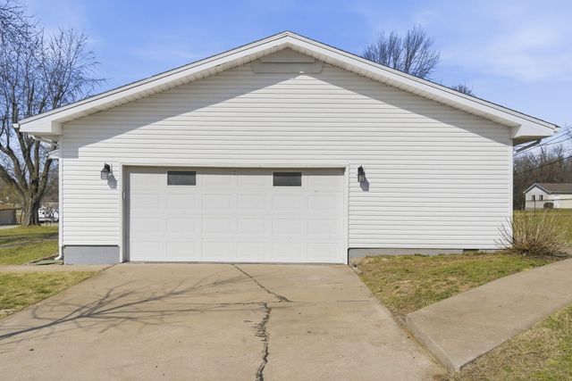 1255 E Bonaire Drive, Springfield, MO 65803