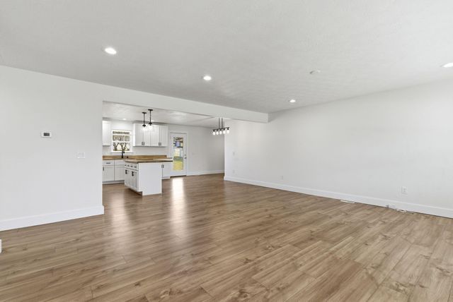 1255 E Bonaire Drive, Springfield, MO 65803