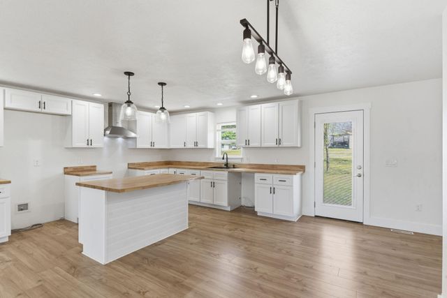 1255 E Bonaire Drive, Springfield, MO 65803