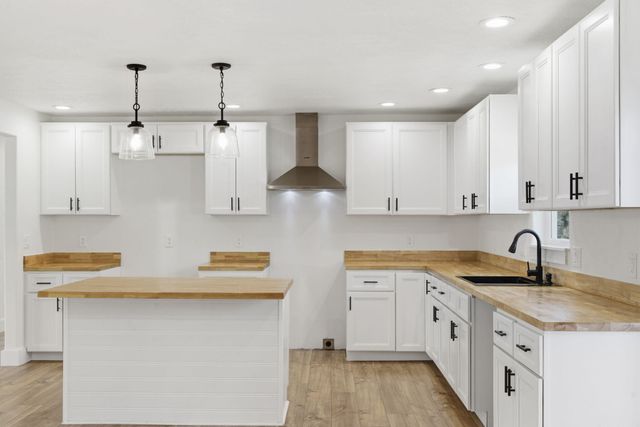 1255 E Bonaire Drive, Springfield, MO 65803