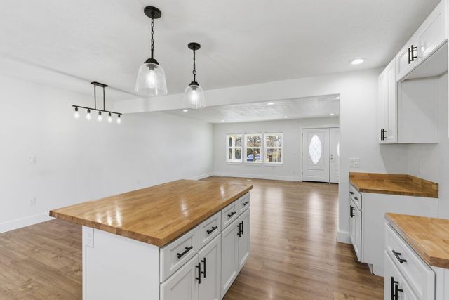 1255 E Bonaire Drive, Springfield, MO 65803