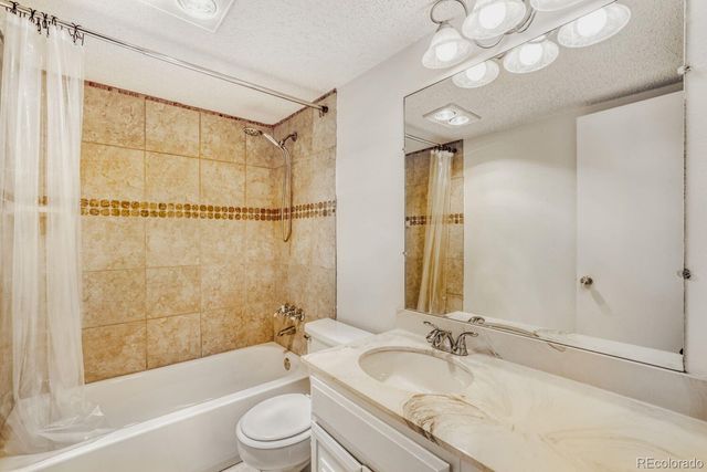 2301 E Fremont Avenue X02, Centennial, CO 80122