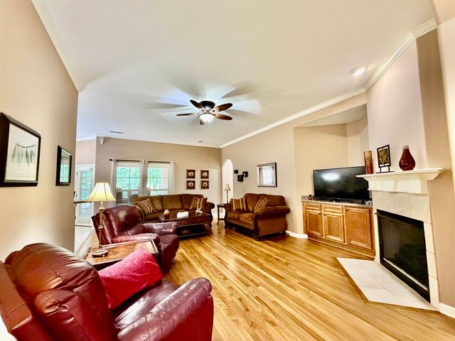 65 BURTON PLACE DR, Oakland, TN 38060