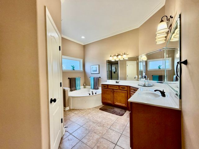 65 BURTON PLACE DR, Oakland, TN 38060