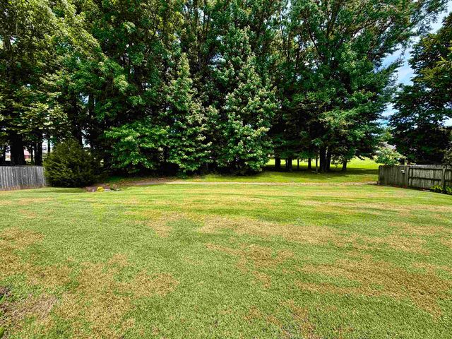 65 BURTON PLACE DR, Oakland, TN 38060