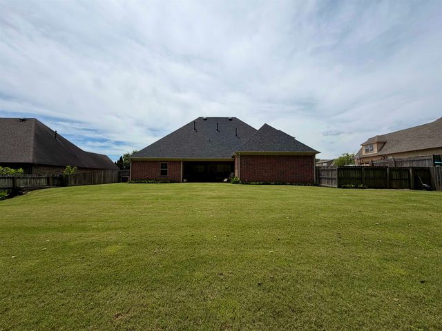 65 BURTON PLACE DR, Oakland, TN 38060