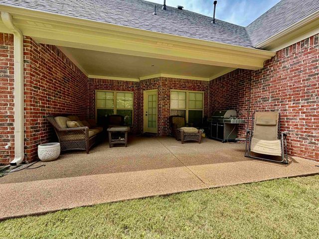 65 BURTON PLACE DR, Oakland, TN 38060
