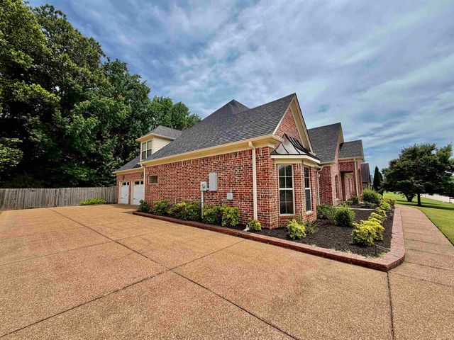 65 BURTON PLACE DR, Oakland, TN 38060