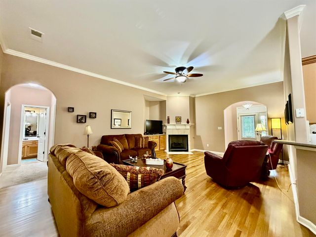 65 BURTON PLACE DR, Oakland, TN 38060