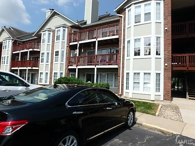 415 Shirley Ridge Drive 16, St Charles, MO 63304