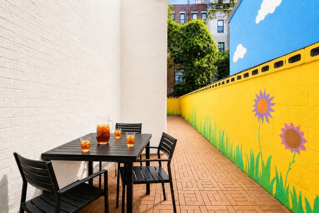 264 W 77th St Apt 2, New York City, NY 10024