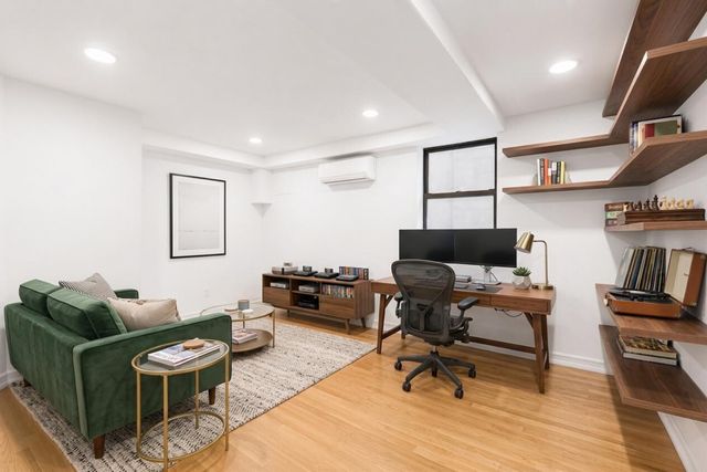 264 W 77th St Apt 2, New York City, NY 10024
