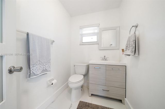 15484 SW 42nd Ter, Miami, FL 33185