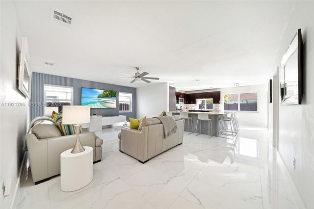 15484 SW 42nd Ter, Miami, FL 33185