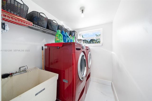 15484 SW 42nd Ter, Miami, FL 33185