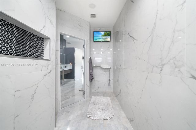 15484 SW 42nd Ter, Miami, FL 33185