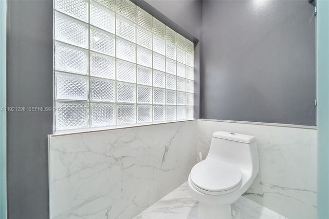 15484 SW 42nd Ter, Miami, FL 33185