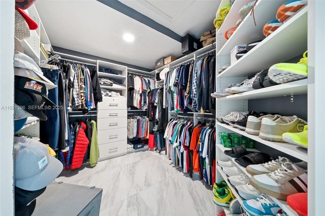 15484 SW 42nd Ter, Miami, FL 33185