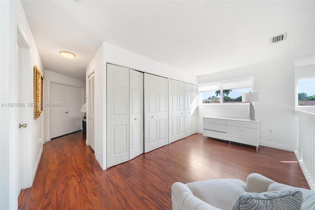 15484 SW 42nd Ter, Miami, FL 33185