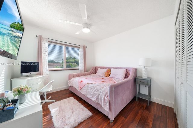 15484 SW 42nd Ter, Miami, FL 33185