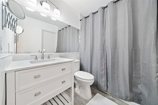 15484 SW 42nd Ter, Miami, FL 33185