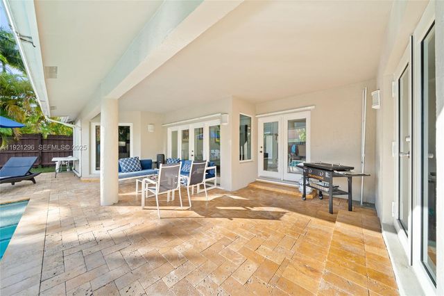 15484 SW 42nd Ter, Miami, FL 33185