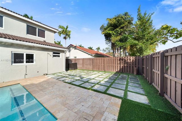 15484 SW 42nd Ter, Miami, FL 33185