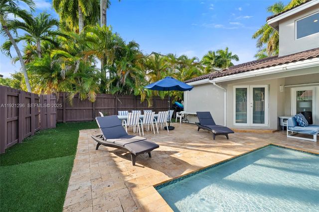 15484 SW 42nd Ter, Miami, FL 33185