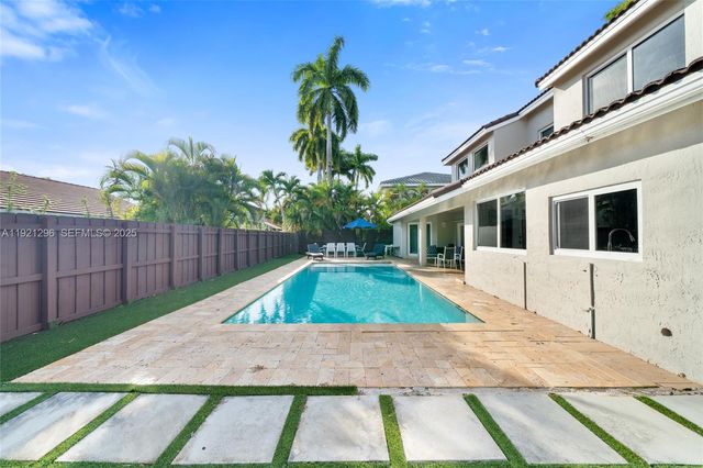 15484 SW 42nd Ter, Miami, FL 33185