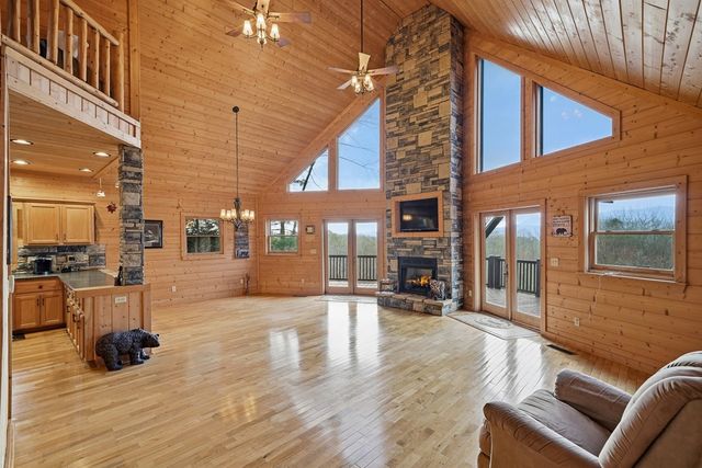 97 Fox Mountain Crossing, Blue Ridge, GA 30513