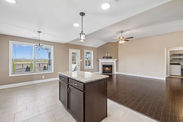 164 Ambridge St, Oak Grove, KY 42262