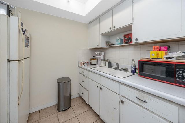 224 WAVERLY WAY 4, Clearwater, FL 33756