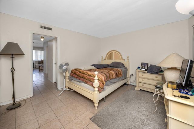 224 WAVERLY WAY 4, Clearwater, FL 33756