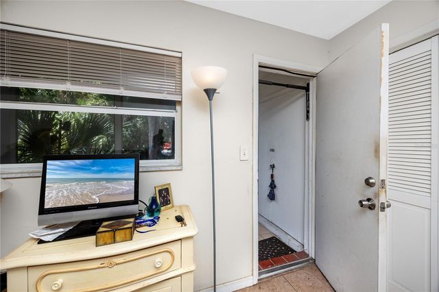 224 WAVERLY WAY 4, Clearwater, FL 33756
