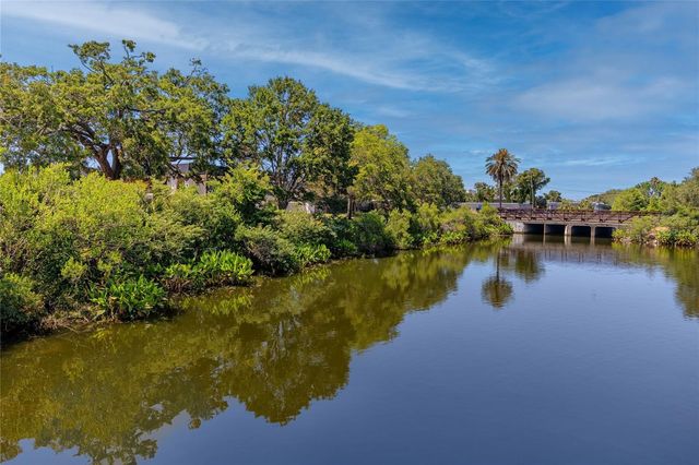 224 WAVERLY WAY 4, Clearwater, FL 33756