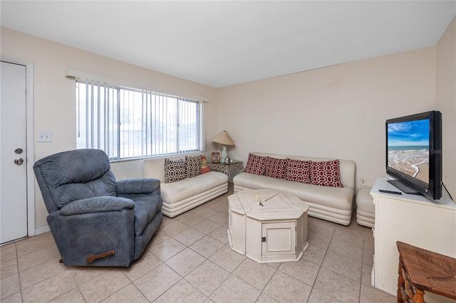 224 WAVERLY WAY 4, Clearwater, FL 33756
