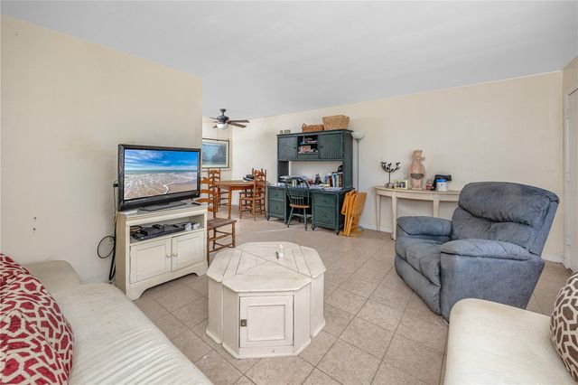 224 WAVERLY WAY 4, Clearwater, FL 33756